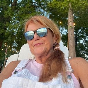 Meet your Posher, Posh